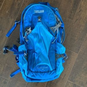 USED CAMELBACK WOMEN’S AVENTURA 18